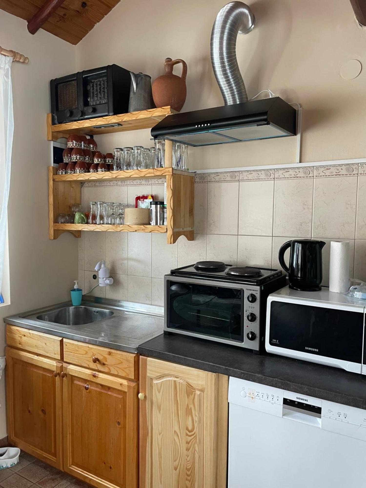 Mama Emiliya Guest House Beli Iskar Eksteriør billede